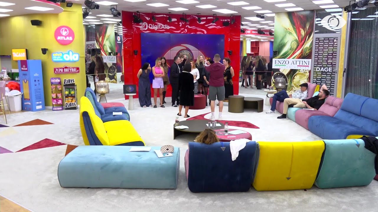 Shfaqja e Portokallisë/ Banorët vendosin në skenë krijimtarinë e tyre