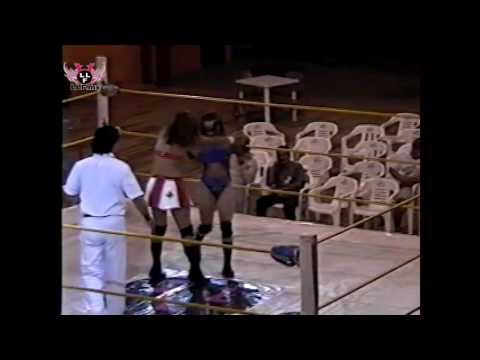 Dark Angel Sarah Stock  vs Princesa Sugey - April 2004