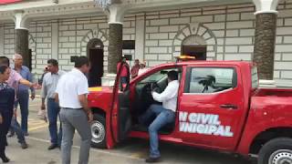 Realiza el CP. Patricio Chirinos entrega de Camioneta nueva a Protección Civil Municipal