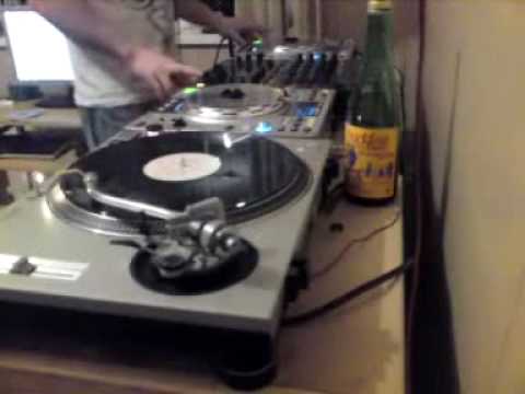 Dj Dynamic B2B Dj Dexx.....10 Minute Mix Quosh Tribute.