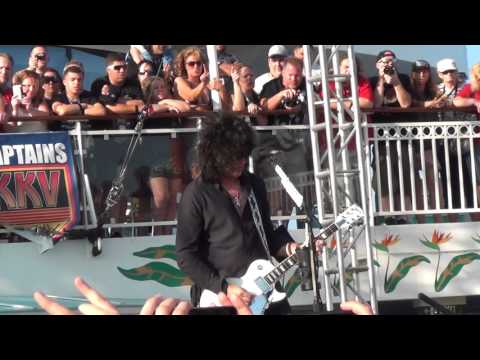 Kiss Ladies Room Kiss Kruise V sail away