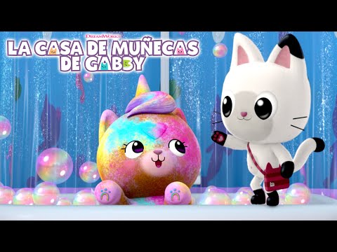 La fiesta de baño de burbujas de Gaticornio con Gatirena | LA CASA DE MUÑECAS DE GABBY | Netflix