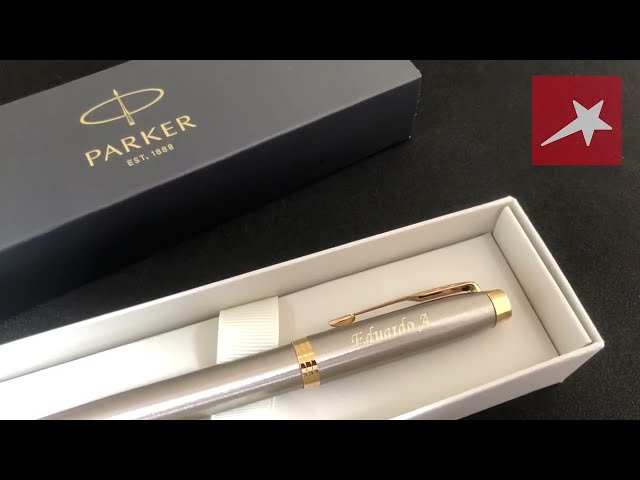 Vídeo relacionado con Bolígrafo personalizado - Juego de regalo de oficina Bolígrafo de lujo con cuero de PU Personalizado con su nombre o mensaje, Juego de regalo para oficina Hombres de negocios y mujeres Amigos