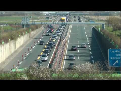 Autobahn A 31  Emstunnel  Leer / Ostfriesland  Stau am Karfreitag
