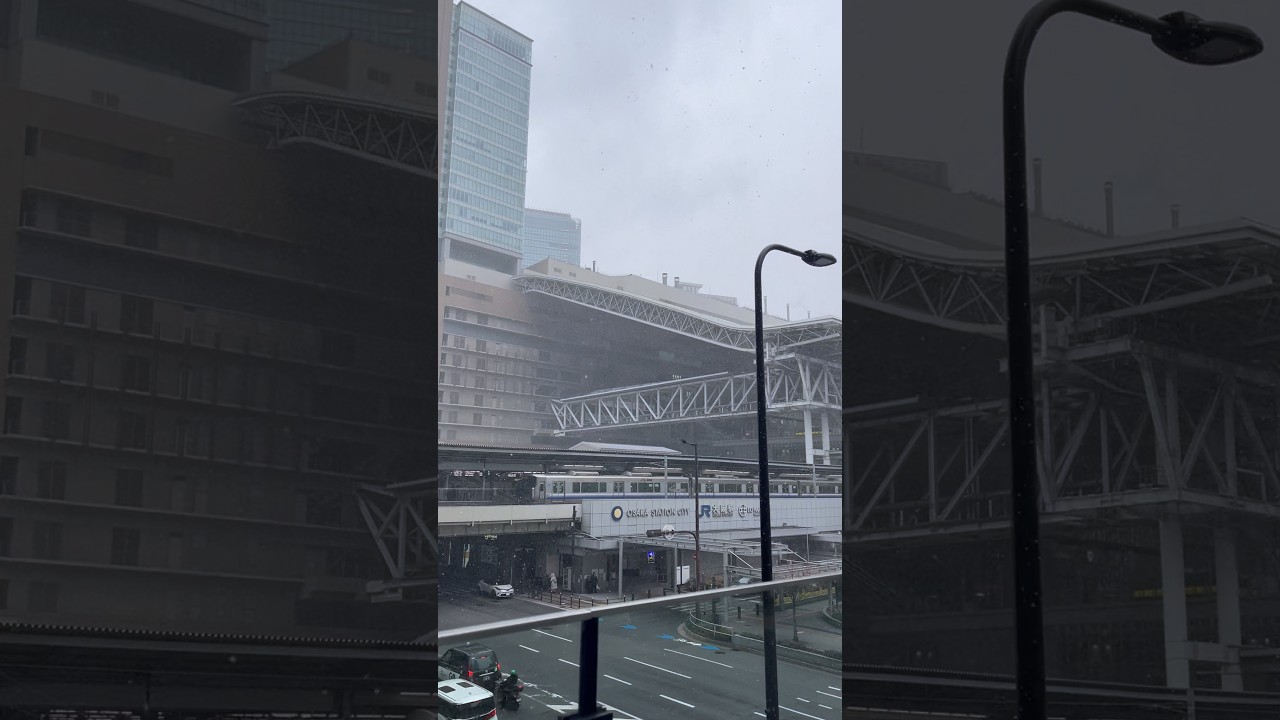 Snow at Osaka station, Japan #shorts