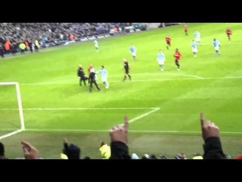 09/12/2012 Manchester United 3:2 city, Robin Van Persie goal in stadium fans crazy celebration