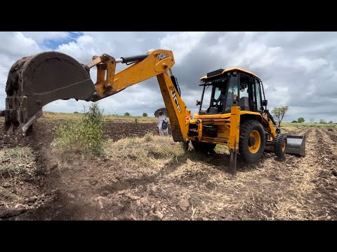 Jcb 3dx backhoe making water pipeline drain small bucket l