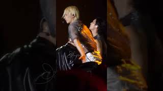 Download lagu [Fancam] 221228 Seventeen Be The Sun in Jakarta - Crush Jun Focus ft Migyu in the middle of rain 🫠 mp3