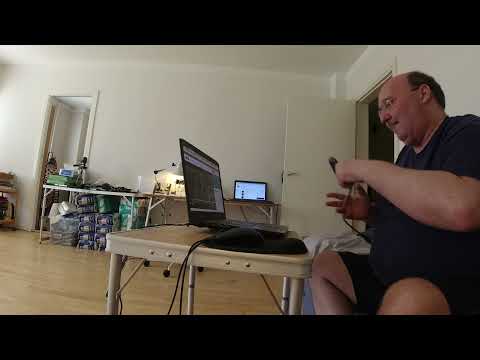 MongoTV_6494 - Åbner Pakke Med Micro SD Kort - Kortlæser - Musemåtter