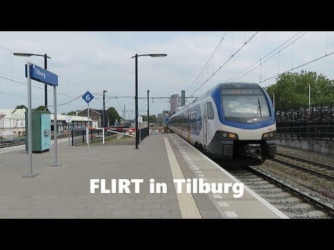 8 bakken NS FLIRT komen aan op station Tilburg