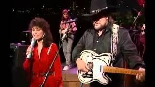 waylon jennings and jessi colter suspicious minds