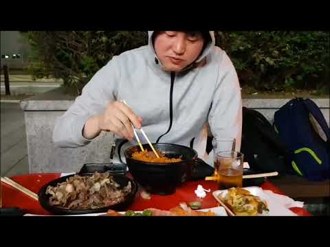 진짜 먹방드럽게 못하는 로봇의 한우와 비빔면 먹방