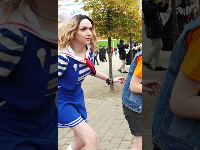 Vídeo relacionado con Stranger Things Scoops Ahoy Retro Sudadera con Capucha
