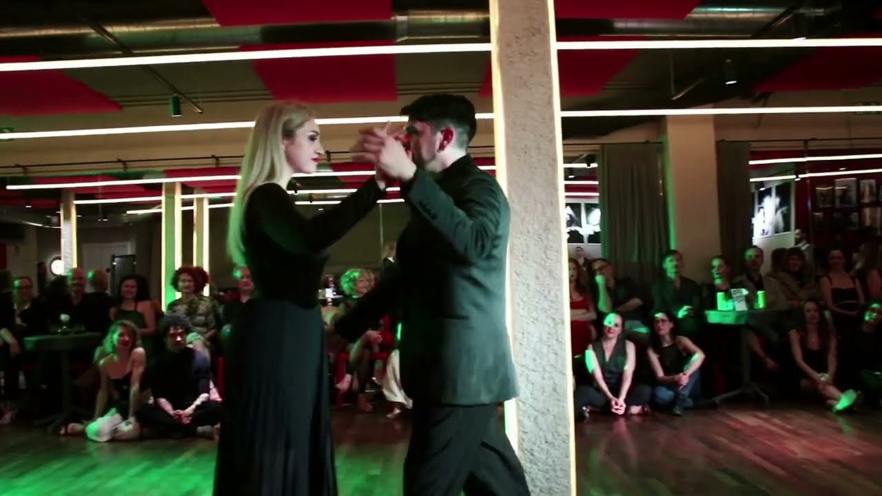 Ariadna Naveira y Fernando Sanchez - Pugliese - Chiqué