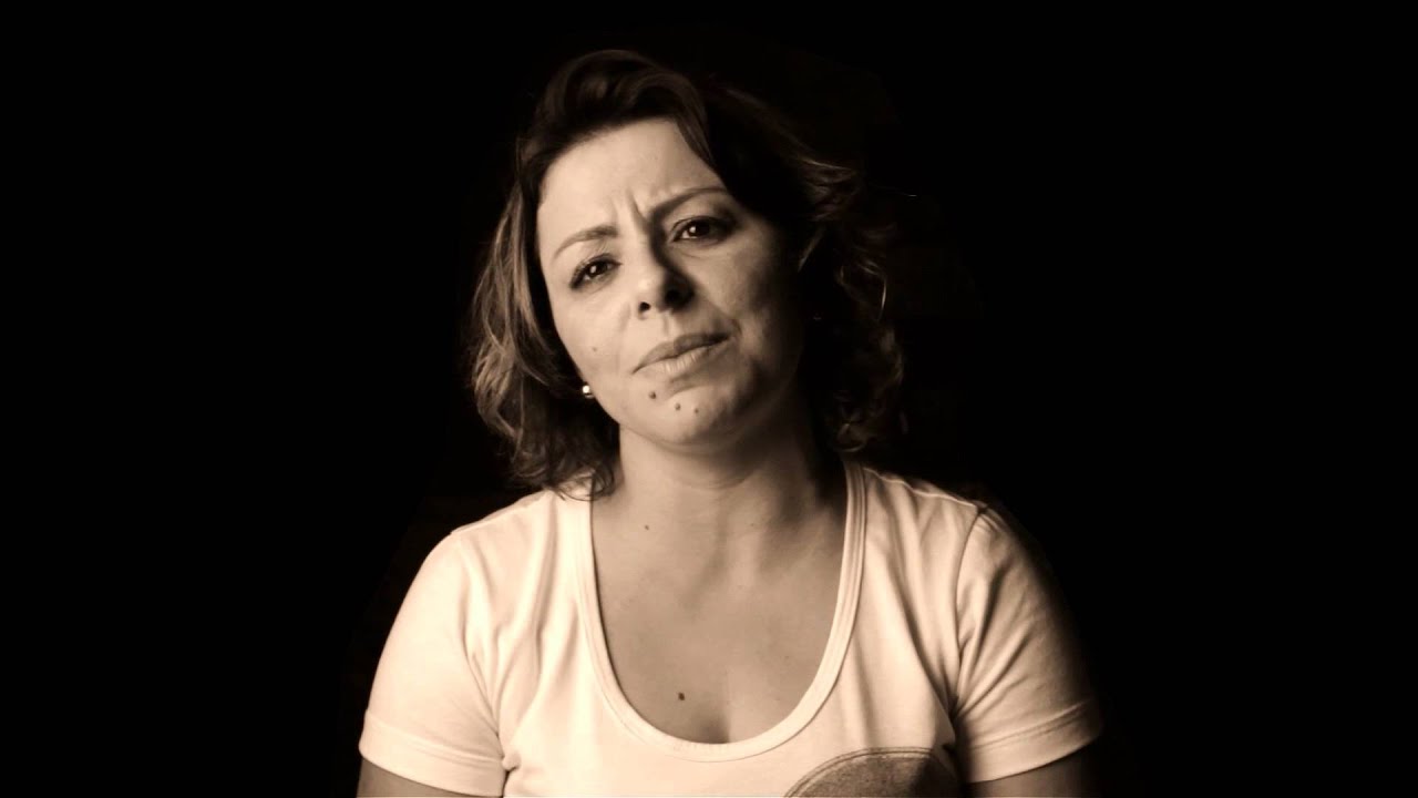 Poema O Teu Riso de Pablo Neruda recitado por Luma Carvalho