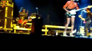 Noisettes 'Wild Young Hearts' (Live)