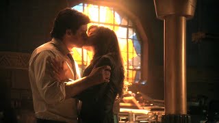 Smallville || Crossfire 9x06 (Clois) || Clark &amp; Lois Share Their First Kiss [HD]