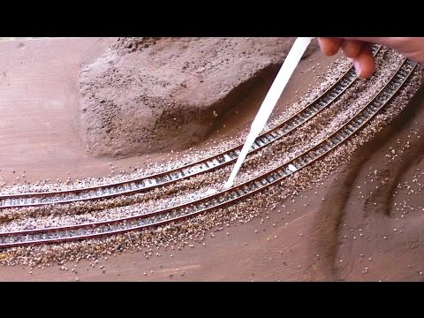 Modellbahn Spur N / 1:160 -  Teil 12 - Gleise altern und einschottern / schottern auf dem Eckmodul