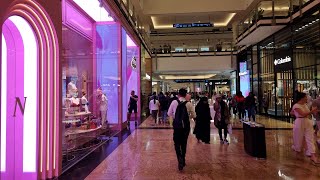 Dubai Saturday night walk: Mall of the Emirates and Al Barsha 1 District dated M