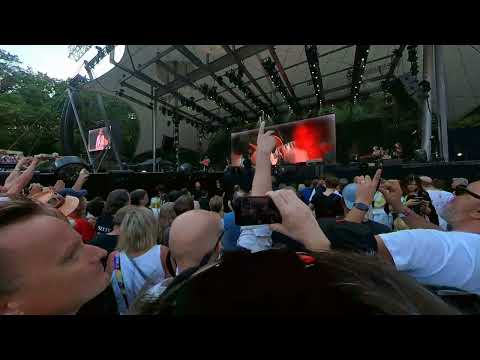 ???????? Up Close in Berlin! Front Row Footage of Mick Jagger & Keith Richards Rocking Out! Live Concert