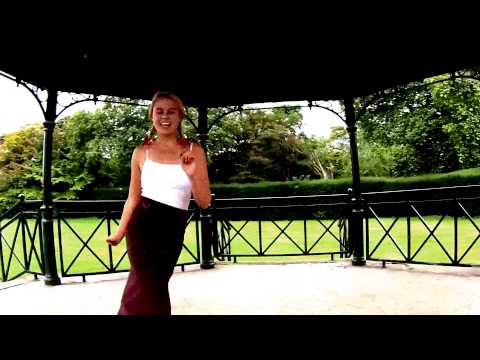 Northern Soul Girl Dancing 15 - Cirencester Bandstand - LET THE SHOW BEGIN