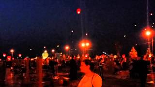 preview picture of video '3 settembre 2014 Beslan, Città degli Angeli, sera. Lancio delle lanterne volanti'