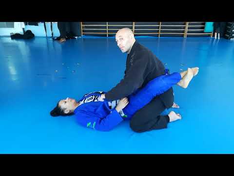Wrist lock using the lapel to control the arm!