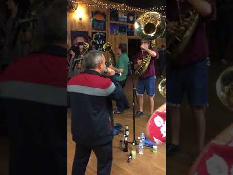 Zlatne Uste with Demiran Ćerimović performing Geljan Dade