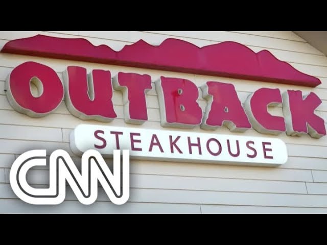 Outback proíbe funcionários de atenderem ajoelhados | CNN PRIMETIME