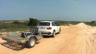 preview picture of video 'Start sand track near Ponta do Ouro/Mozambique - GS Trophy 2010 - BMW Motorrad'