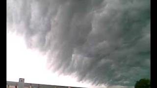 preview picture of video 'Storm coming in off Lake Michigan in South Haven'