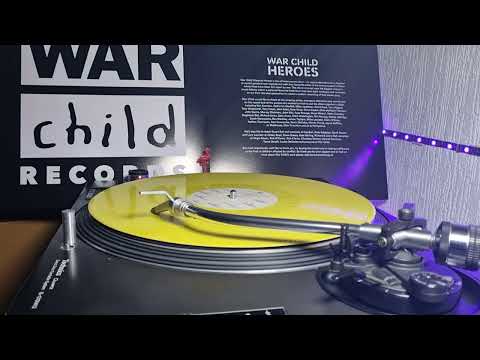 D3. War Child Heroes - YEAH YEAH YEAH's covering THE RAMONES Sheena is a Punk Rocker - War Child