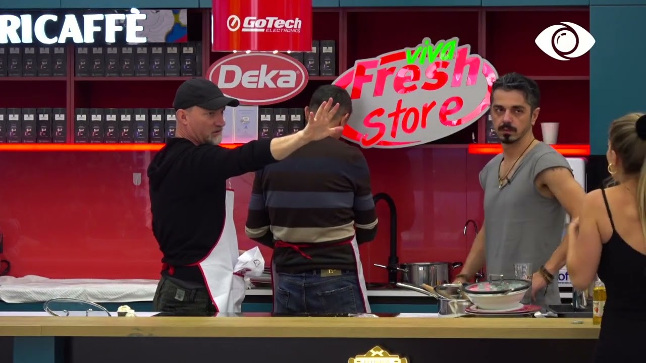 Në kuzhinë plas debati, shkak larja e enëve