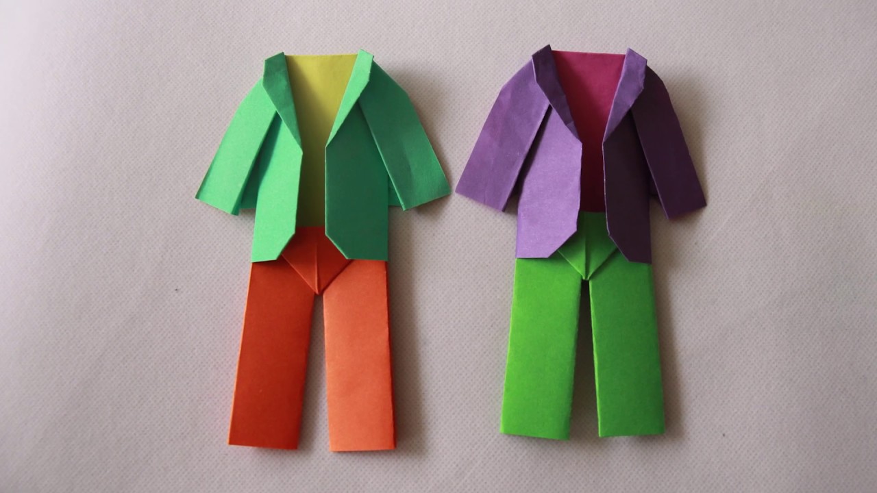 Children's origami suits, simple clothes and shoes.