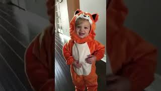 What does the fox say 🦊😂 #shorts #riley #busbys