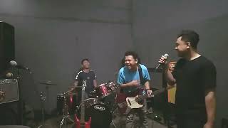 Download lagu KERISPATIH - DEMI CINTA  | ngeband di Studio musik | cover by Ucup Band mp3