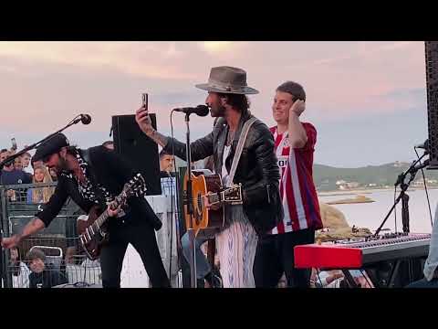 Leiva y Andrés Ferreiro - El equilibrio es imposible.