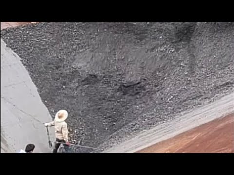 Barges unload 3600 tons of coal.  Smooth flow helps you relax