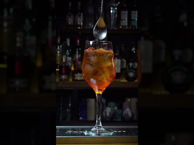 Vídeo relacionado con NatureMan Cubitera de hielo para fiestas, 2 unidades de 4 litros, tina de hielo, vino, cerveza, bebidas, fiestas, bar, cubo de hielo de plástico transparente para champán, cóctel, cerveza