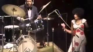 The Pointer Sisters - Yes We Can Can (live)