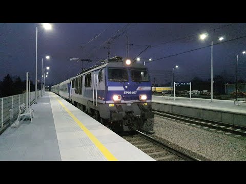 EP09-007 + IC MALCZEWSKI z Przemyśla Gł. do Kołobrzegu, mija stację Rzeszów Zachodni 26.12.2019