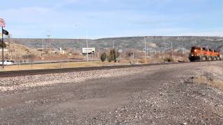 preview picture of video 'BNSF Westbound stack train at  track speed, Grants, New Mexico'