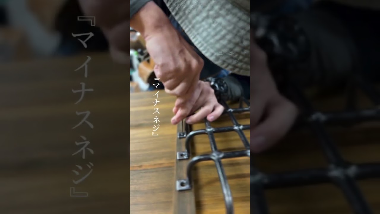 【ノスタルジックな空間】小さなこだわりが生み出す、味わい深い木製ドアの魅力