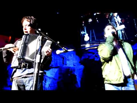 They Might Be Giants - How Can I Sing Like a Girl? (2011-11-25 - Wolf's Den at Mohegan Sun, CT)