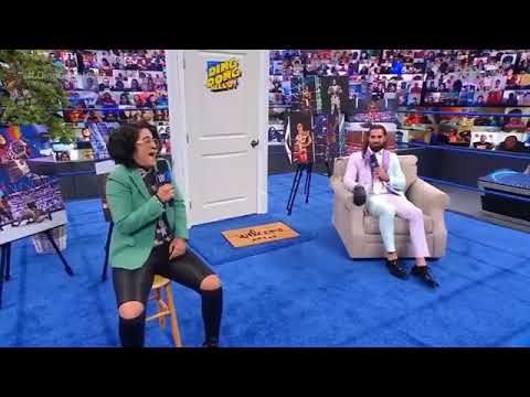Seth Rollins & Bayley are laughing