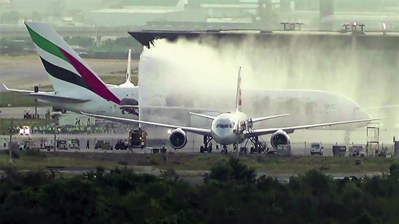 Pouso e batismo do gigante da Emirates em Guarulhos