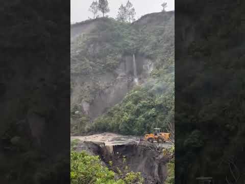 Cerrado el paso a #intag por #quiroga. #noticias #cotacachi #imbabura #ecuador