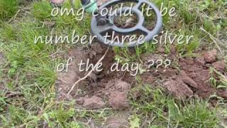 preview picture of video 'Locodigger metal detecting the Bracebridge fairgrounds more silver'
