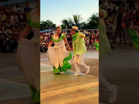 ¡La alcaldesa se tomó el pregón! 💃 Fiestas de La Joya de los Sachas 38 años.