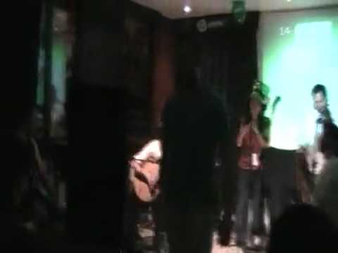 Keltoiband Música Celta - Improvisado "duelo" de Bodhrán con Zapateo, seguido de Ash Plant (reel)